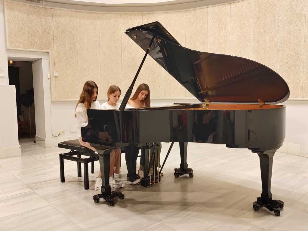 Aina Cester, Maria Arcas i Martina Sentís